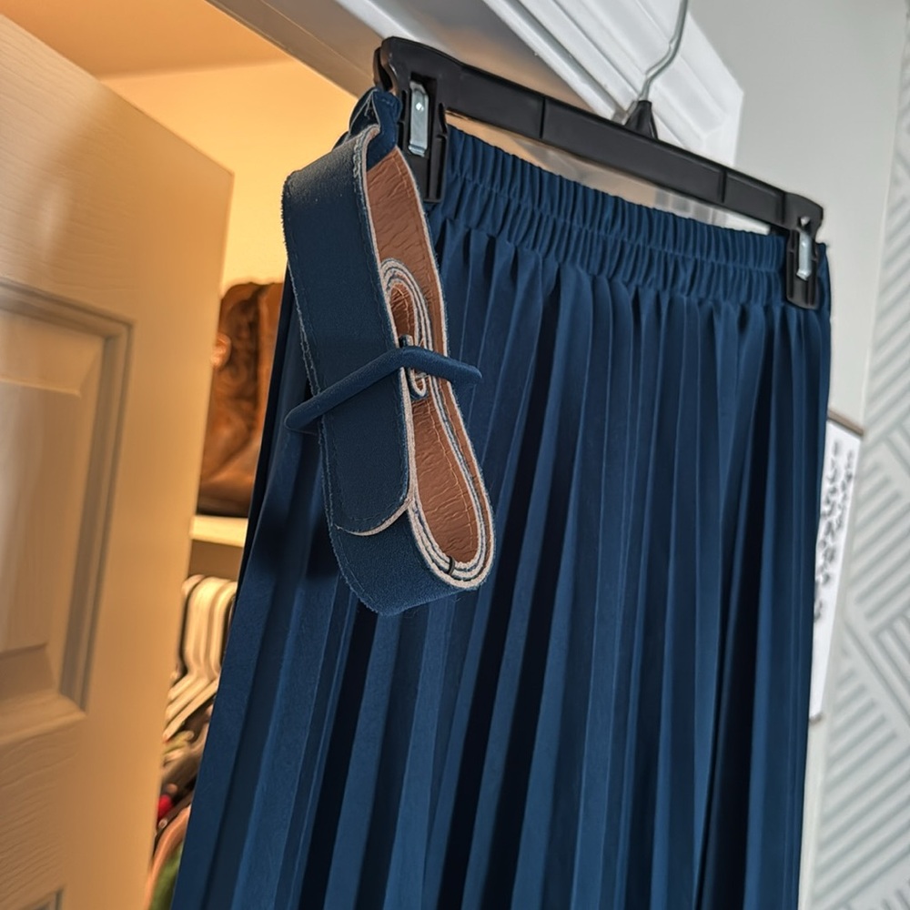 Teal pleaded skirt - Picture 3 of 4